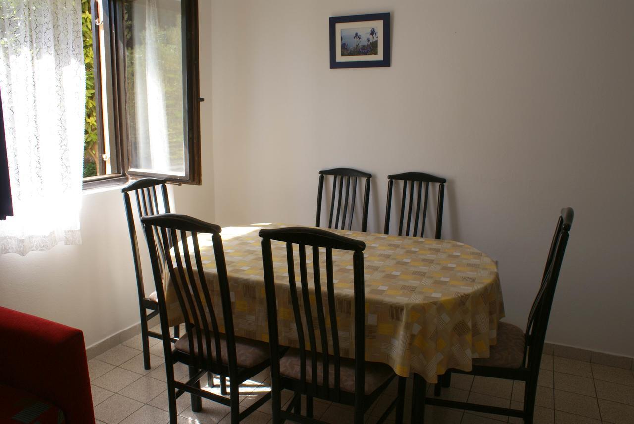Apartment Ana M Крк Екстер'єр фото